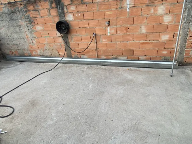 VENDE-SE CALHA DE ZINCO / 6mts / 300$/ contato *