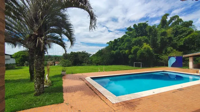 Sítio à venda com 3 suítes e 26.000 m²  lazer completo e estrutura ampla.