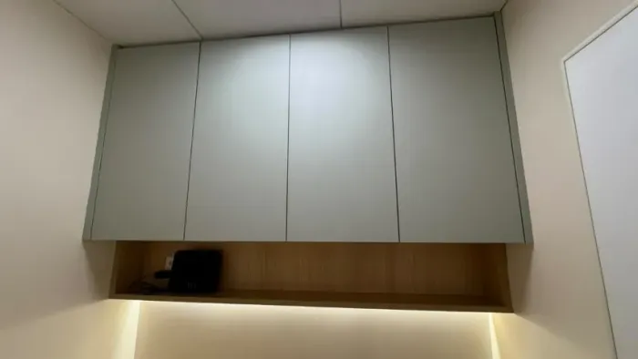 Armário suspenso com nincho