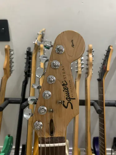 Guitarra Fender Squier afinnyty