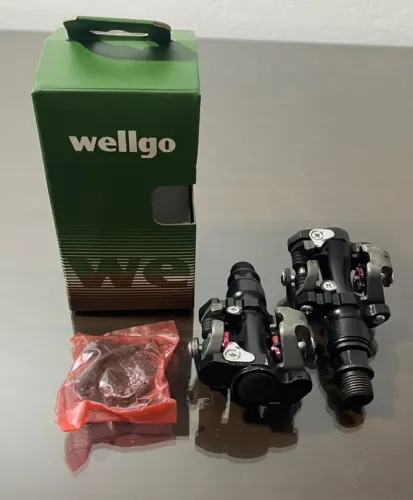Pedal Wellgo MTB M919 com taquinhos! Usado somente em Bike Spinning!
