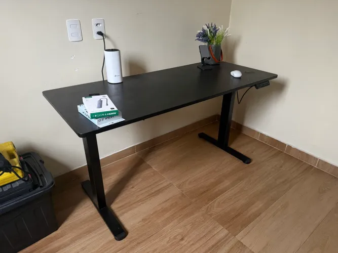 Mesa Comfy Regulável com Motor