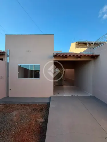 OPORTUNIDADE IMPERDÍVEL! CASA RECÉM-REFORMADA POR APENAS R$ 185 MIL! Se você procura uma c