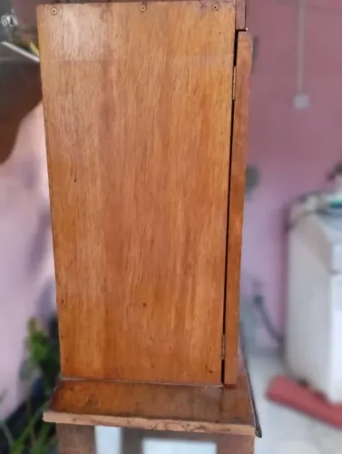 Vendo lindo Oratório de madeira.