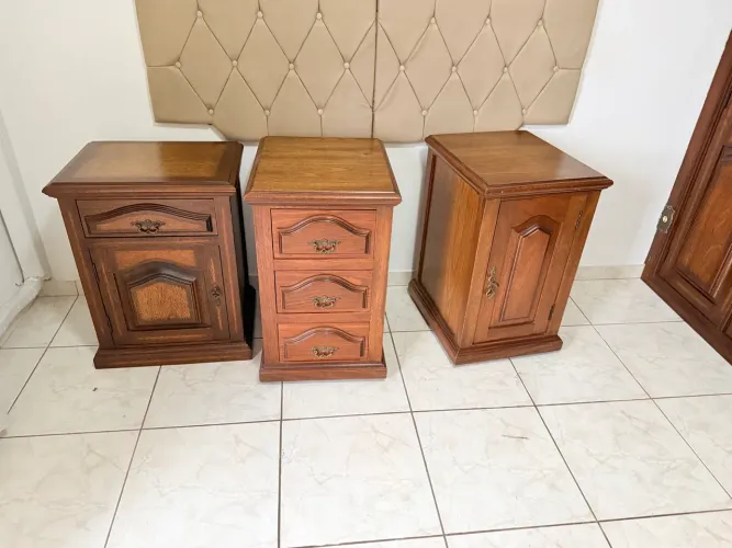 Mesa de cabeceira madeira maciça
