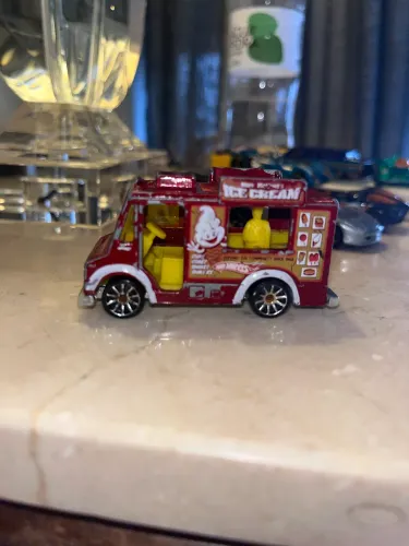 Hot Wheels Ice Cream Truck (Furgão de sorvete)