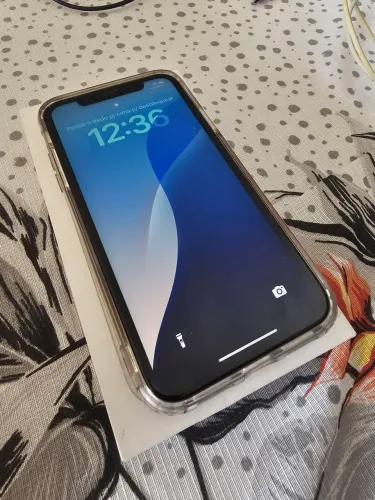 Iphone 11 + caixa + cabo original