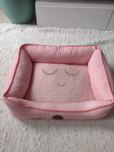 Caminha para seu pet, rosa, cheia de charme. Comprei para minha cachorrinha mas ela não us