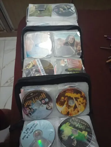 Vendo 300 filmes cópias em  DVD coleção amadora/ 3 Pastas 240 filmes + 60 filmes soltos! 
