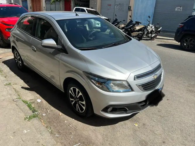 Chevrolet Onix Hatch LTZ 1.4 8V Flex Power Aut. 4P 2015
