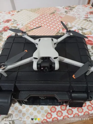 Drone DJI mini 3, incluso duas bateria ( 1 plus), com apenas dois ciclos, cada.