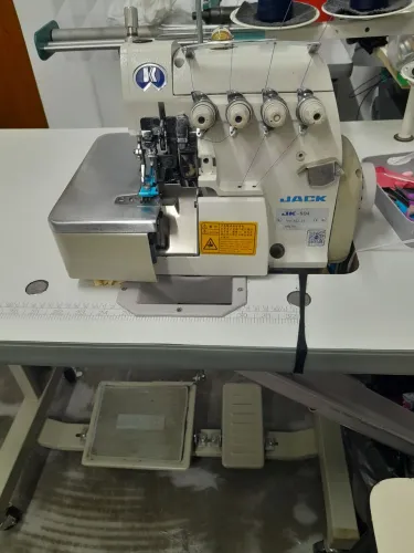 Vendo maquina overlok ponto cadeia jack, com motor direct drive.