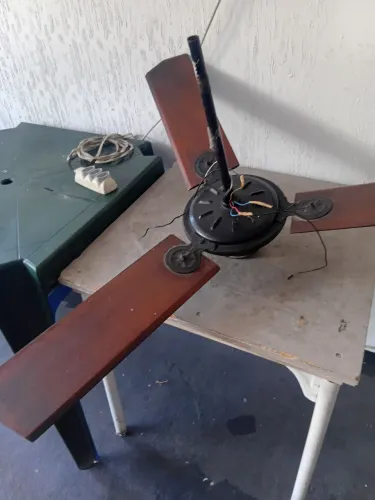 Ventilador de teto liga mais não gira.