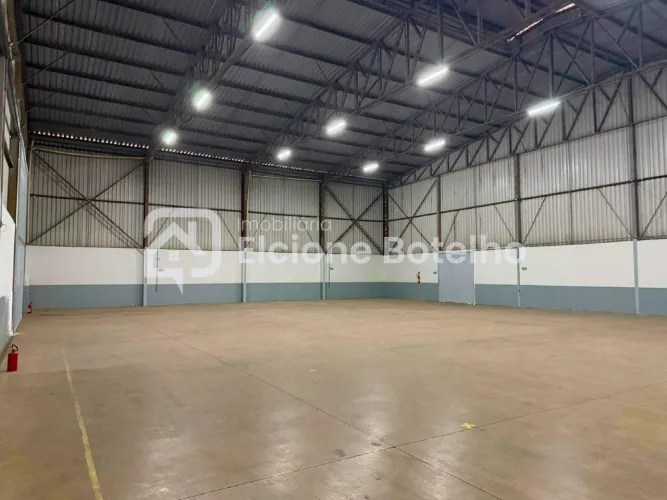 Galpão Comercial para Alugar no Distrito Industrial | 930 m² | Uberlândia/MG