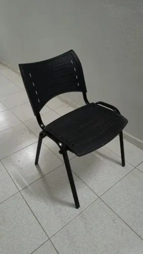 CADEIRAS DE PLÁSTICO