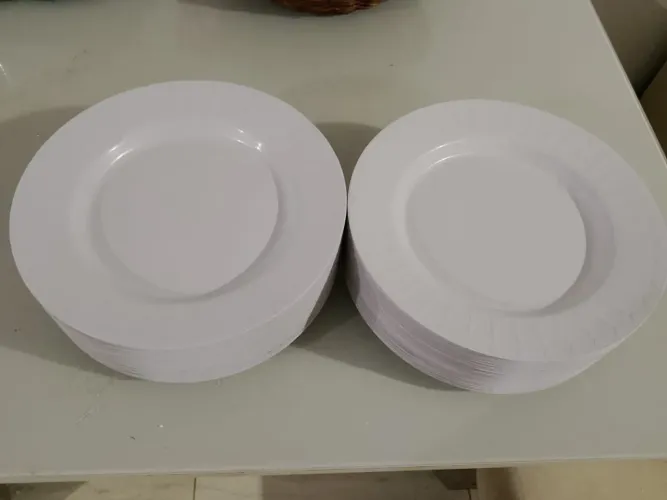 Kit 80 pratos plástico.