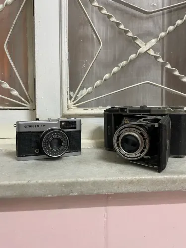 2 Câmeras Analógicas Vintage - Olympus Trip 35 + Royer