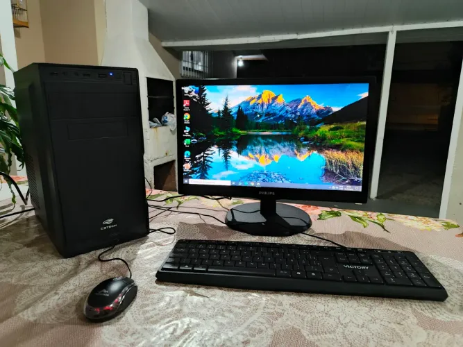 Computador i3 com 8gb memória, ssd, teclado novo, mouse novo, monitor 18.5".