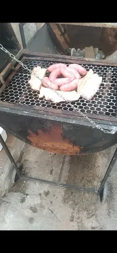 Vende se uma churrasqueira 59 x 90 precisa de reforma