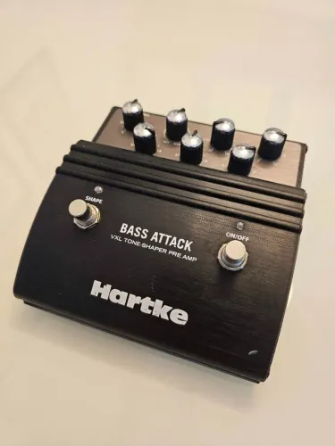 Pedal Hartke Bass Attack - 1ª Versão - Pré-amplificador para Contrabaixo