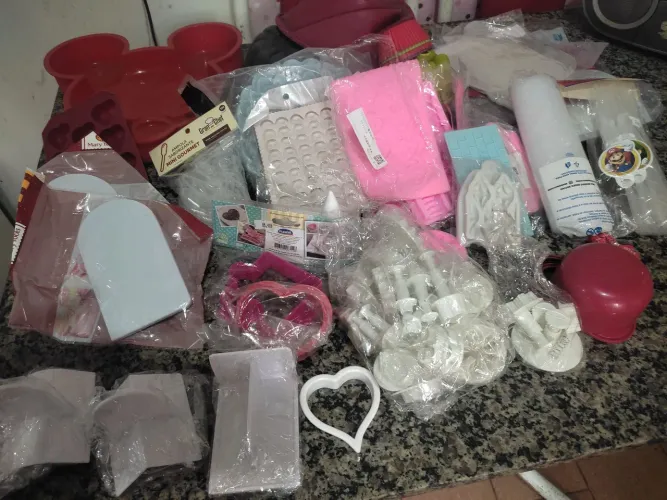 Formas, moldes de silicone e stencio para bolos 44 unidades variados 