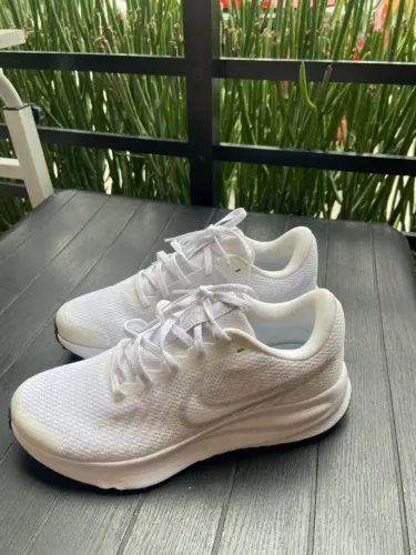 Tênis NIKE branco, quase nunca usado, BR 37