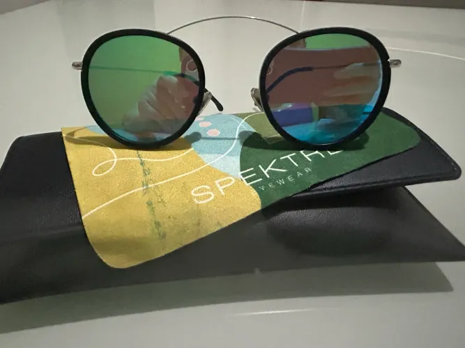 Óculos de Sol SPEKTRE EYEWEAR, nunca foi usado.