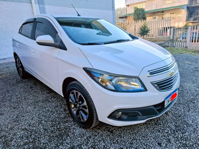Chevrolet Onix Hatch LTZ 1.4 8V Flex Power Mec. 4P 2015