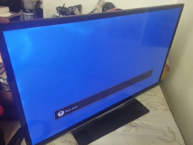 Vendo tv Philips 3d, 42 polegadas... Obs: imagem tremendo