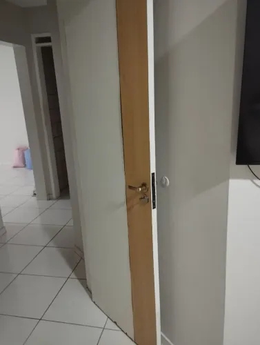 Vendo portas 2 (2x70) 1(2x60) cada uma por 40$ Bruna *34