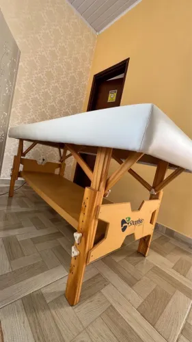 Maca Estética com pés de Madeira - Novíssima!
