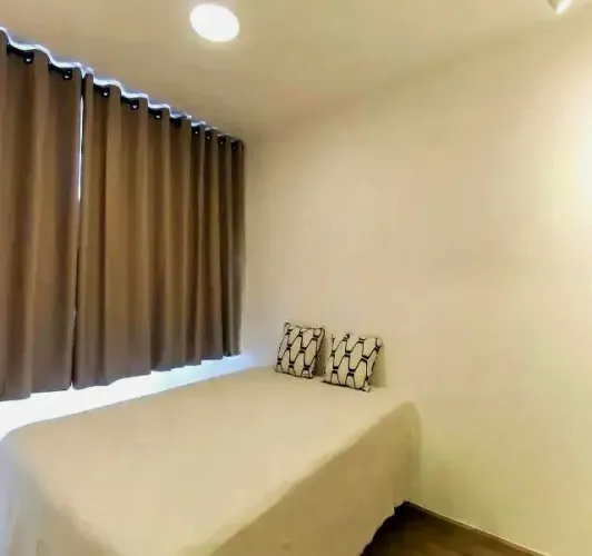Apartamento dois quartos / Locação anual / com mobília