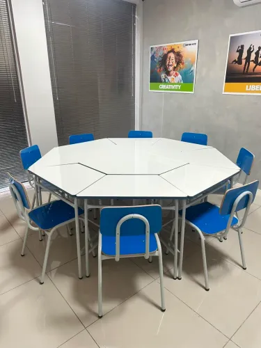 Conjunto Mesa Escolar Infantil com 8 Cadeiras - Estado de Novo