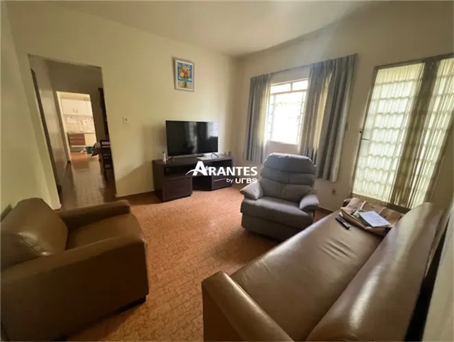 Casa com 256,71m² 3 quartos à venda no bairro Santa Mônica