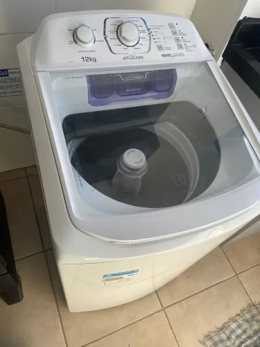 VENDO MÁQUINA ELECTROLUX 12KG