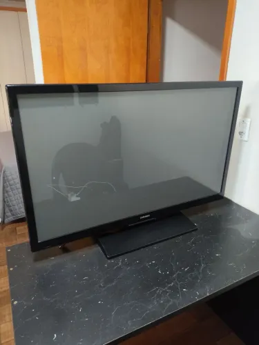 TV de Plasma 43" (Excelente Estado) + Controle Original e Base