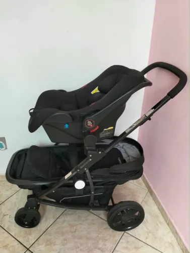 Carrinho Moisés e bebê conforto kiddo