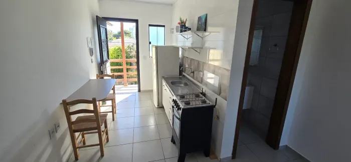 Amplo Kitnet em excelente local no Jardim Atlântica