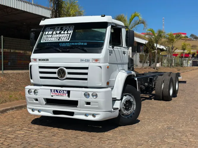 VOLKSWAGEN 24-220 TRUCK A VENDA ANO 2009