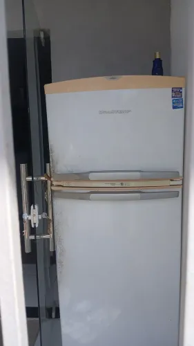 Vende-se geladeira estado bom do farantia do motor geladeira toda boa marca Brastemp