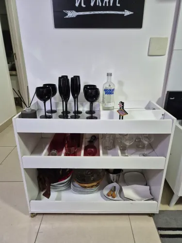 Cristaleira/Barzinho branco espelhado