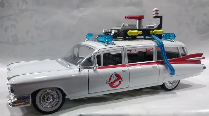 Miniatura Caça Fantasma Ecto-1 1:24 Cadillac Ambulance 1959 Jada