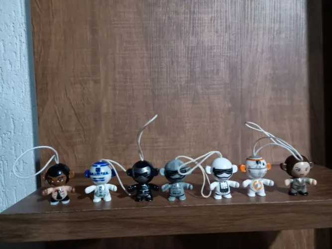 7 bonecos miniaturas Kinder ovo star Wars usados na condição