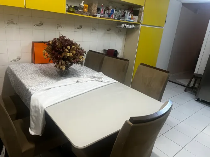Mesa com cadeiras