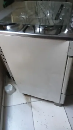 Vende se um fogão funciona o forno e as 4 bocas