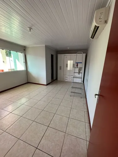 Alugo 2 casas em condomínio fechado . 3.100,00 mais taxas