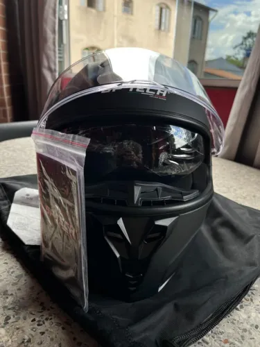 Capacete GP Tech novo 