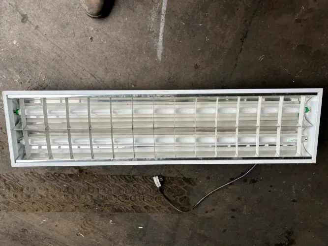 Luminária comercial tipo calha