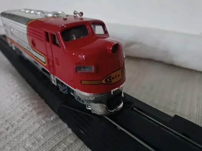 Locomotiva Bachmann F7 escala HO.