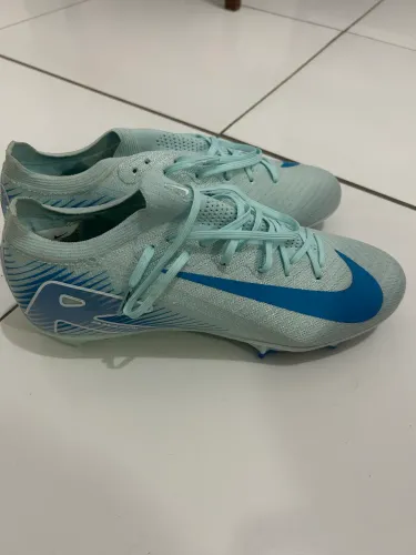 Chuteira mercurial nova sem uso 
